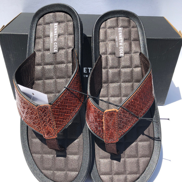 Kenneth Cole Men's Brown Leather Flip Flop Sandal - Picture 4 of 6